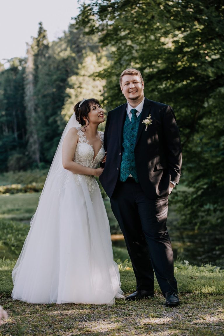 Pruutpaar pargis – fotograaf Liis Raudsepp, Tartu